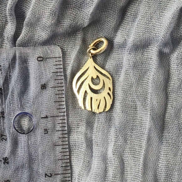Kendra Scott Textured Peacock Feather Charm - Gold Tone - Picture 3 of 3